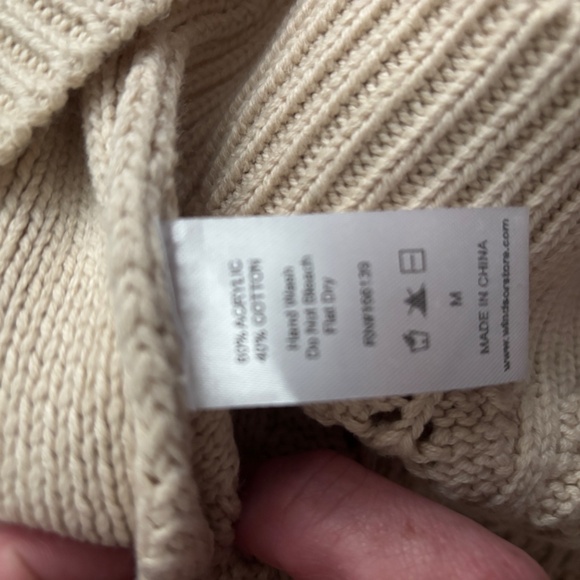 Woman’s medium sweater - Picture 5 of 5